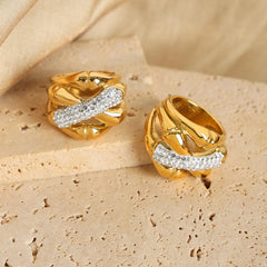 Wholesale Casual Simple Style Cross Titanium Steel Plating Inlay Artificial Diamond 18K Gold Plated Rings - coojewelry
