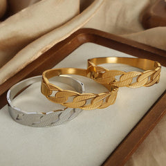 Wholesale Casual Simple Style Solid Color Titanium Steel Criss Cross Plating 18K Gold Plated Bangle - coojewelry