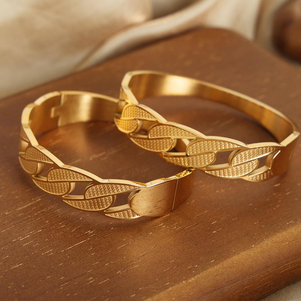 Wholesale Casual Simple Style Solid Color Titanium Steel Criss Cross Plating 18K Gold Plated Bangle - coojewelry