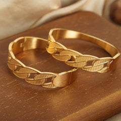Wholesale Casual Simple Style Solid Color Titanium Steel Criss Cross Plating 18K Gold Plated Bangle - coojewelry