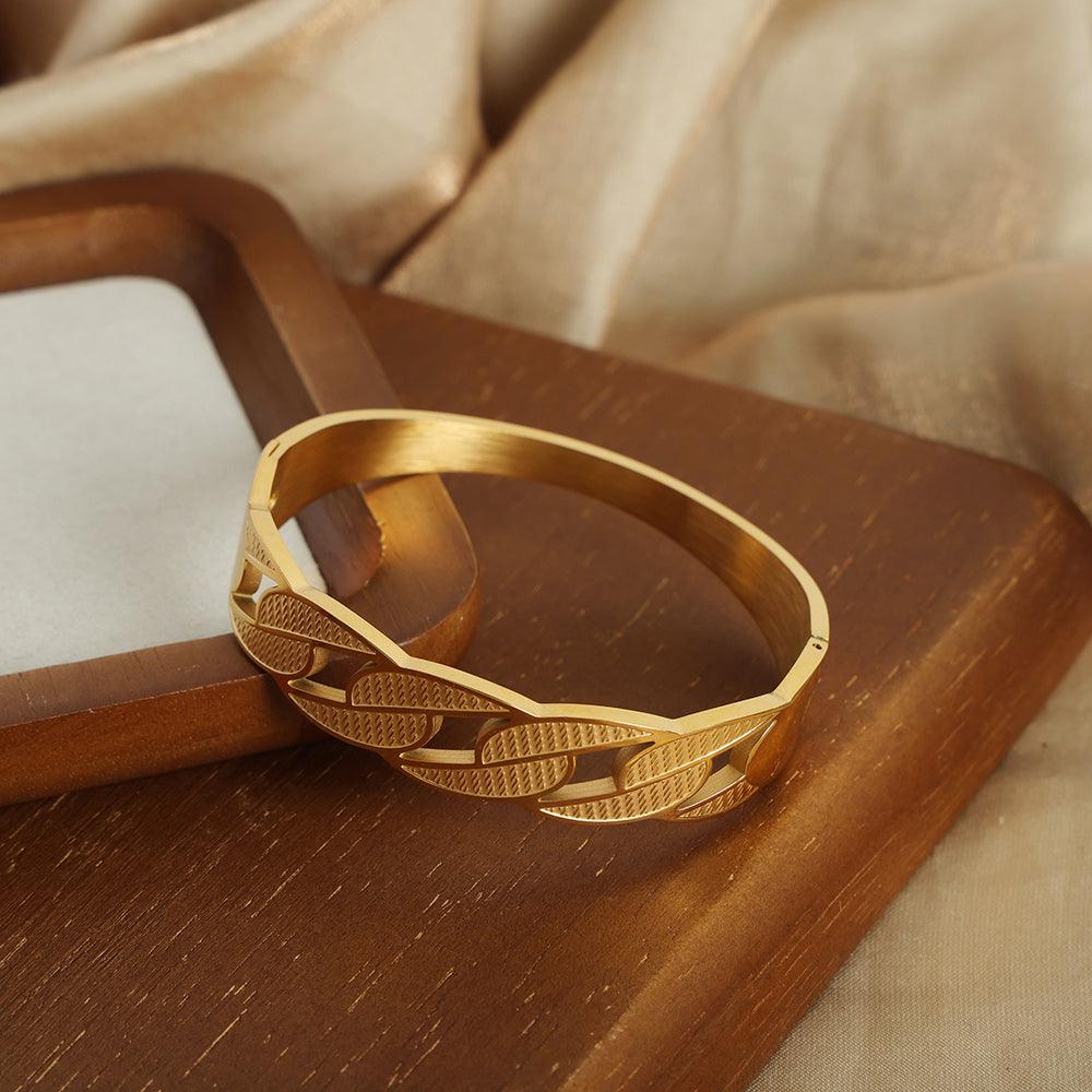 Wholesale Casual Simple Style Solid Color Titanium Steel Criss Cross Plating 18K Gold Plated Bangle - coojewelry