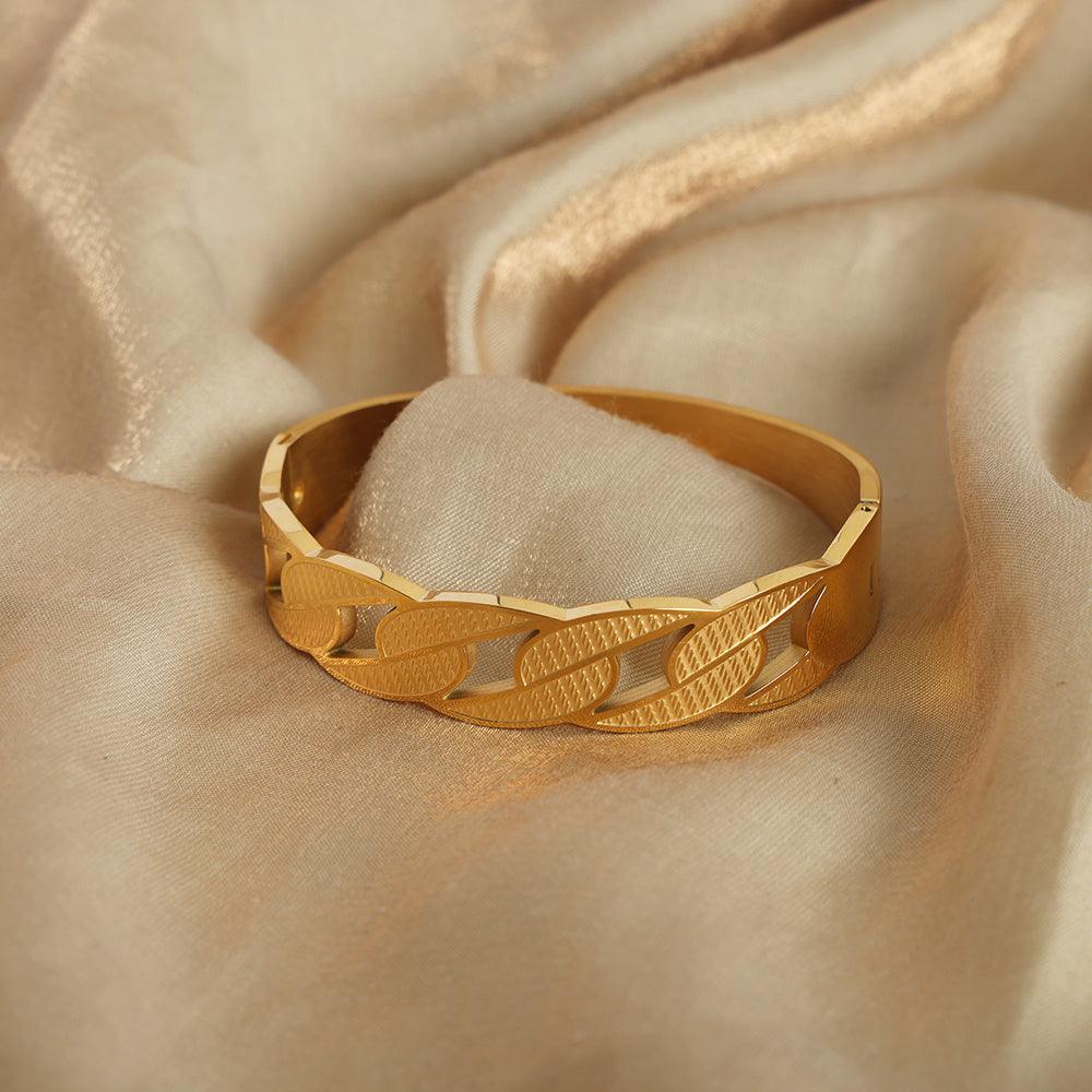 Wholesale Casual Simple Style Solid Color Titanium Steel Criss Cross Plating 18K Gold Plated Bangle - coojewelry