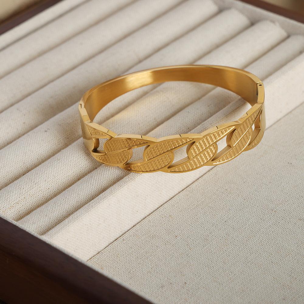 Wholesale Casual Simple Style Solid Color Titanium Steel Criss Cross Plating 18K Gold Plated Bangle - coojewelry