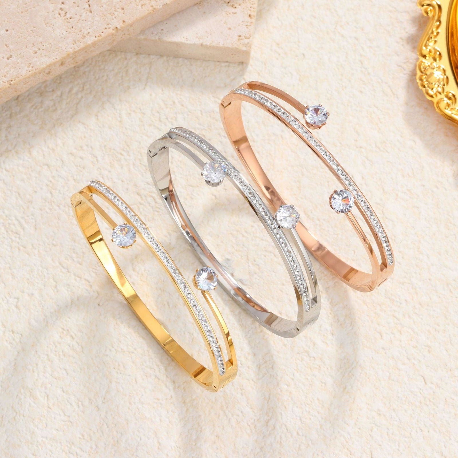 Wholesale Elegant Simple Style Geometric Titanium Steel Plating Rhinestones Inlay 18K Gold Plated Bangle - coojewelry