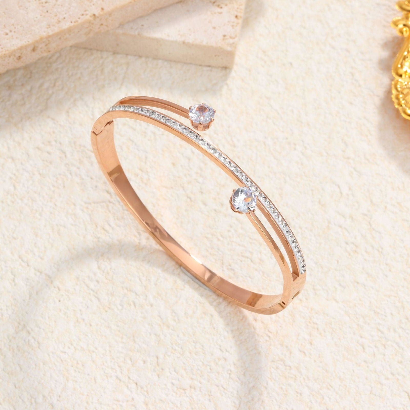 Wholesale Elegant Simple Style Geometric Titanium Steel Plating Rhinestones Inlay 18K Gold Plated Bangle - coojewelry