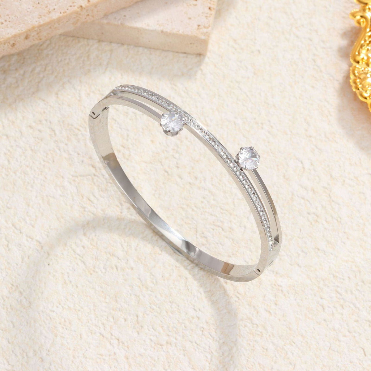 Wholesale Elegant Simple Style Geometric Titanium Steel Plating Rhinestones Inlay 18K Gold Plated Bangle - coojewelry