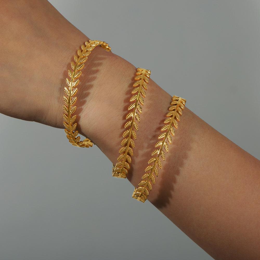 Wholesale Elegant Simple Style Grain Titanium Steel Plating 18K Gold Plated Bangle - coojewelry