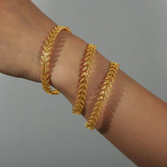 Wholesale Elegant Simple Style Grain Titanium Steel Plating 18K Gold Plated Bangle - coojewelry
