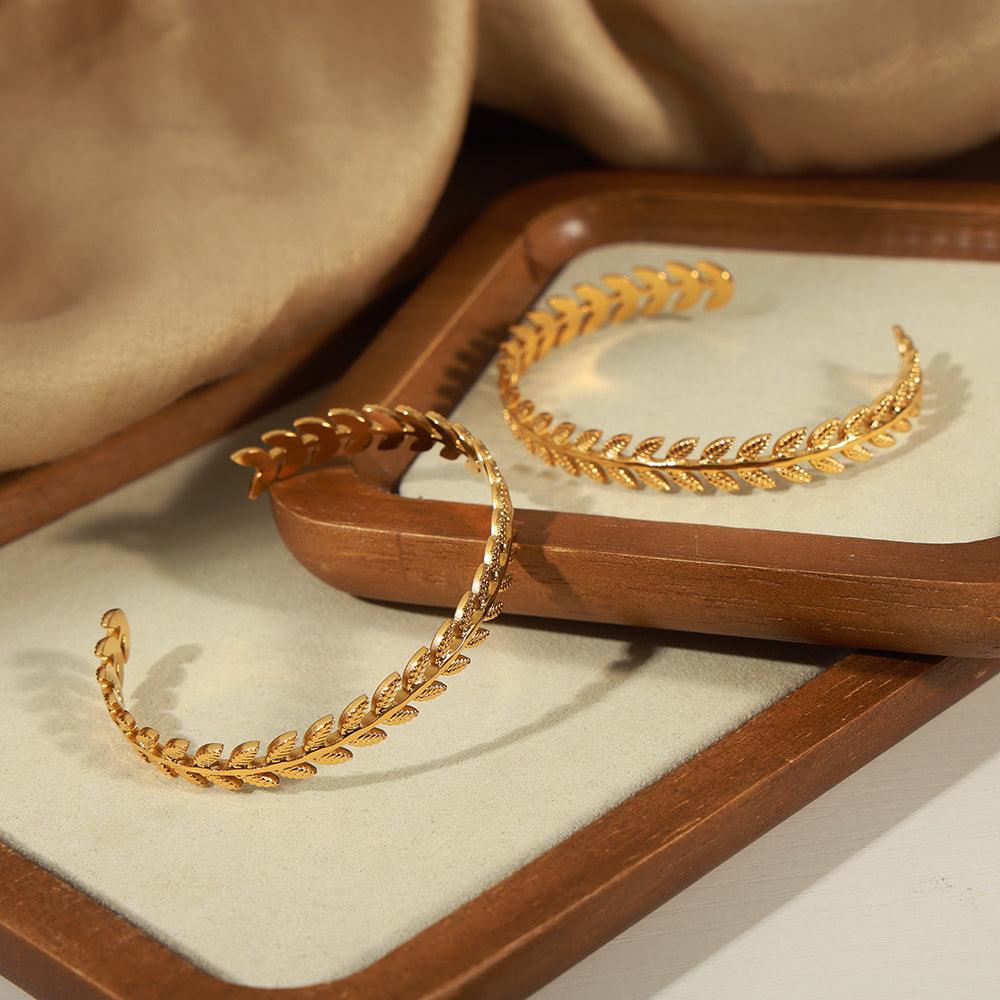 Wholesale Elegant Simple Style Grain Titanium Steel Plating 18K Gold Plated Bangle - coojewelry