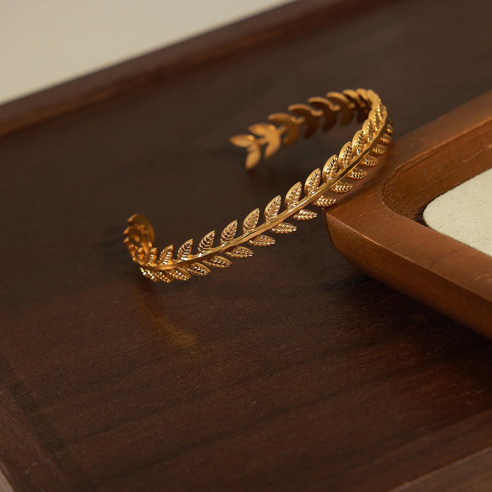 Wholesale Elegant Simple Style Grain Titanium Steel Plating 18K Gold Plated Bangle - coojewelry