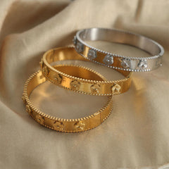 Wholesale Elegant Vintage Style Flower Titanium Steel Plating 18K Gold Plated Bangle - coojewelry