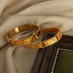 Wholesale Elegant Vintage Style Flower Titanium Steel Plating 18K Gold Plated Bangle - coojewelry