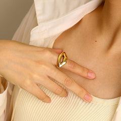 Wholesale Exaggerated Luxurious Modern Style Lips Stainless Steel Asymmetrical Indentation Polishing 18K Gold Plated Rings - coojewelry