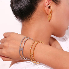 Wholesale Retro Simple Style Heart Shape Stainless Steel Enamel Plating 18K Gold Plated Bangle - coojewelry