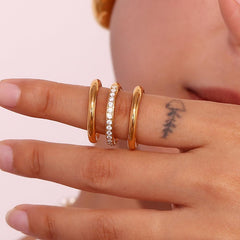 Wholesale Simple Classic Round Stainless Steel Rings 18K Gold Plated with Rhinestone Inlays - coojewelry