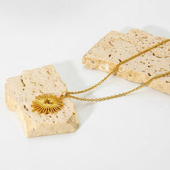 Wholesale Simple Style Sun Heart Shape Stainless Steel Plating 18K Gold Plated Pendant Necklace - coojewelry