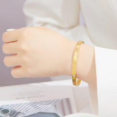 Wholesale Simple Style Titanium Steel Gold-Plated Bangle with Zircon Inlay - coojewelry