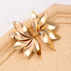 Wholesale Sweet Simple Style Flower Asymmetrical Alloy Ear Studs - coojewelry