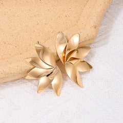 Wholesale Sweet Simple Style Flower Asymmetrical Alloy Ear Studs - coojewelry