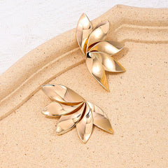Wholesale Sweet Simple Style Flower Asymmetrical Alloy Ear Studs - coojewelry