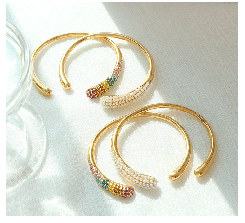 Wholesale Vintage Style Vacation Commute Round Titanium Steel Asymmetrical Plating Zircon Inlay 18K Gold Plated Bangle - coojewelry