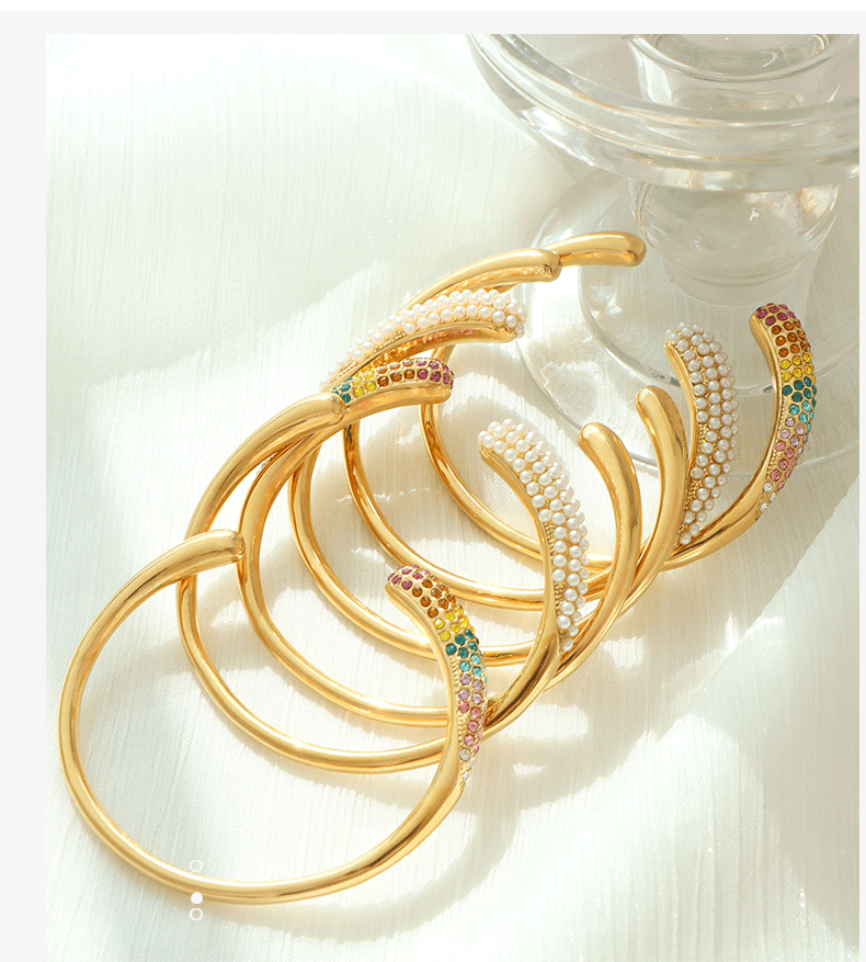 Wholesale Vintage Style Vacation Commute Round Titanium Steel Asymmetrical Plating Zircon Inlay 18K Gold Plated Bangle - coojewelry