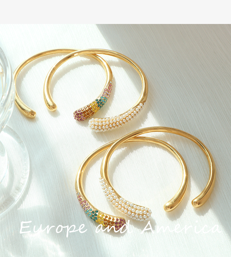 Wholesale Vintage Style Vacation Commute Round Titanium Steel Asymmetrical Plating Zircon Inlay 18K Gold Plated Bangle - coojewelry