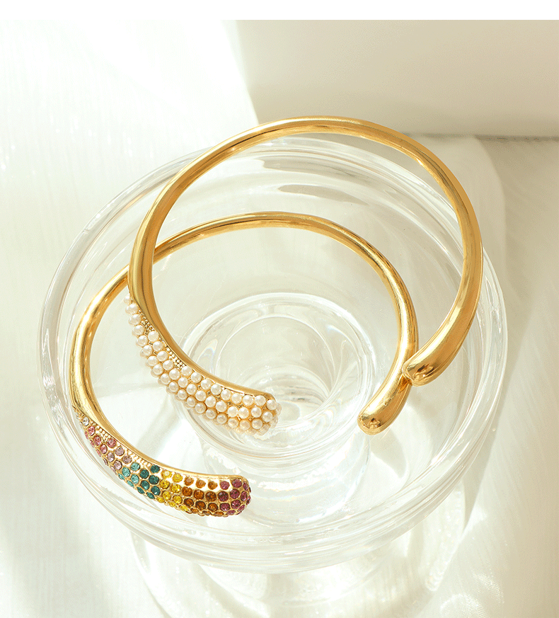 Wholesale Vintage Style Vacation Commute Round Titanium Steel Asymmetrical Plating Zircon Inlay 18K Gold Plated Bangle - coojewelry